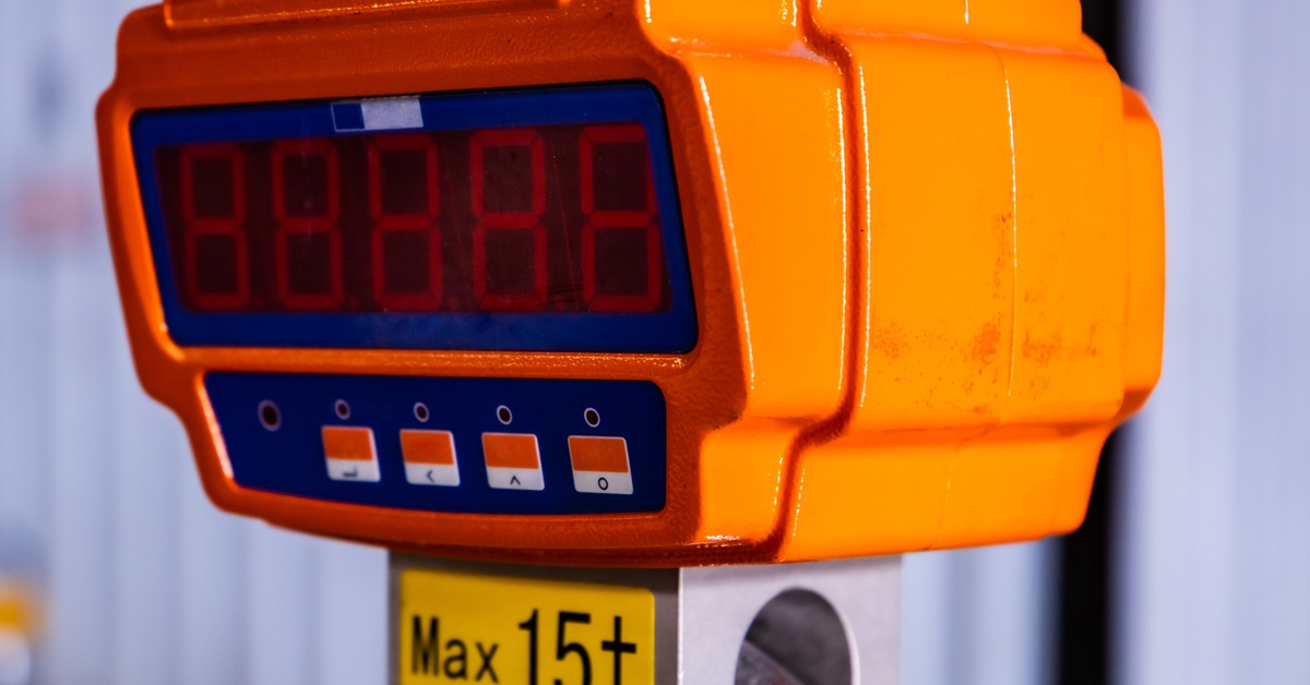 An orange industrial device shows "88888" and "Max 15t" on its digital display, with control buttons below.